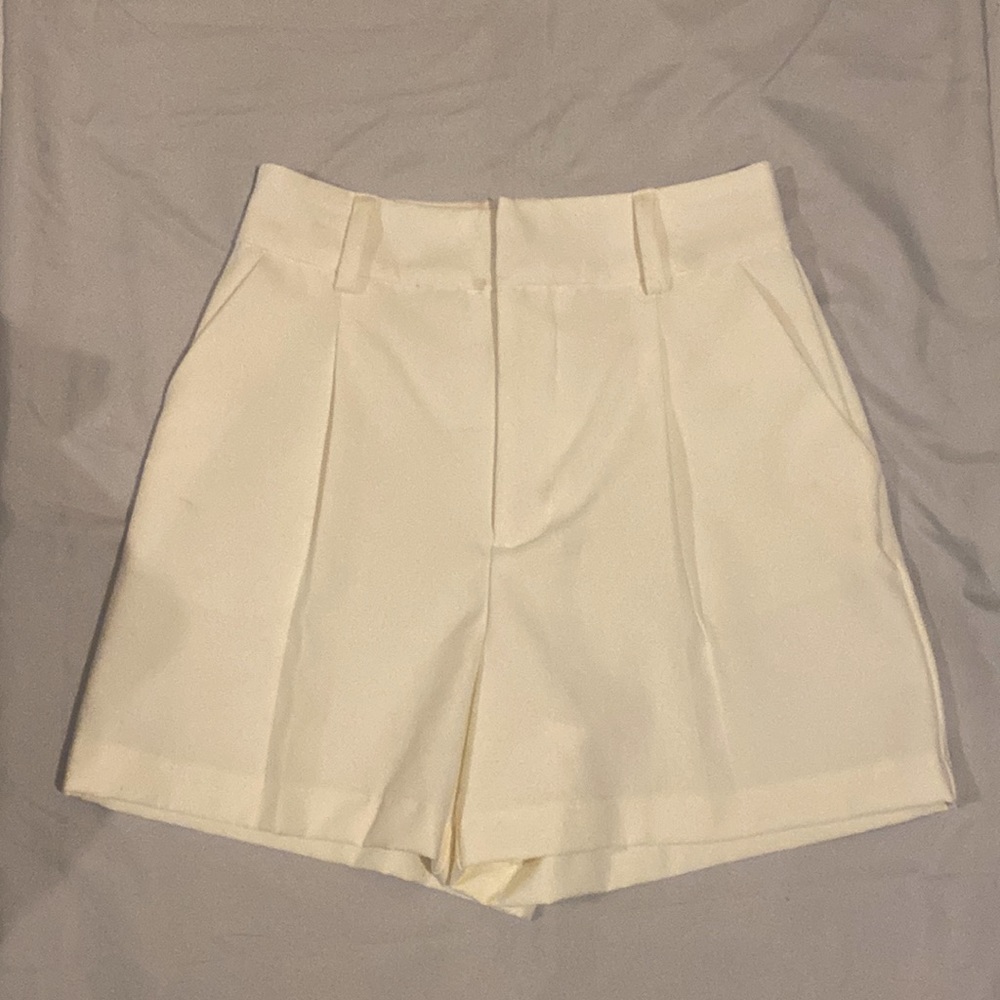 High waste Forever 21 shorts with belt